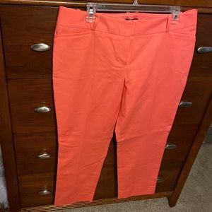 These amazing pants are great for adding a fun pop of color to your wardrobe 🌸